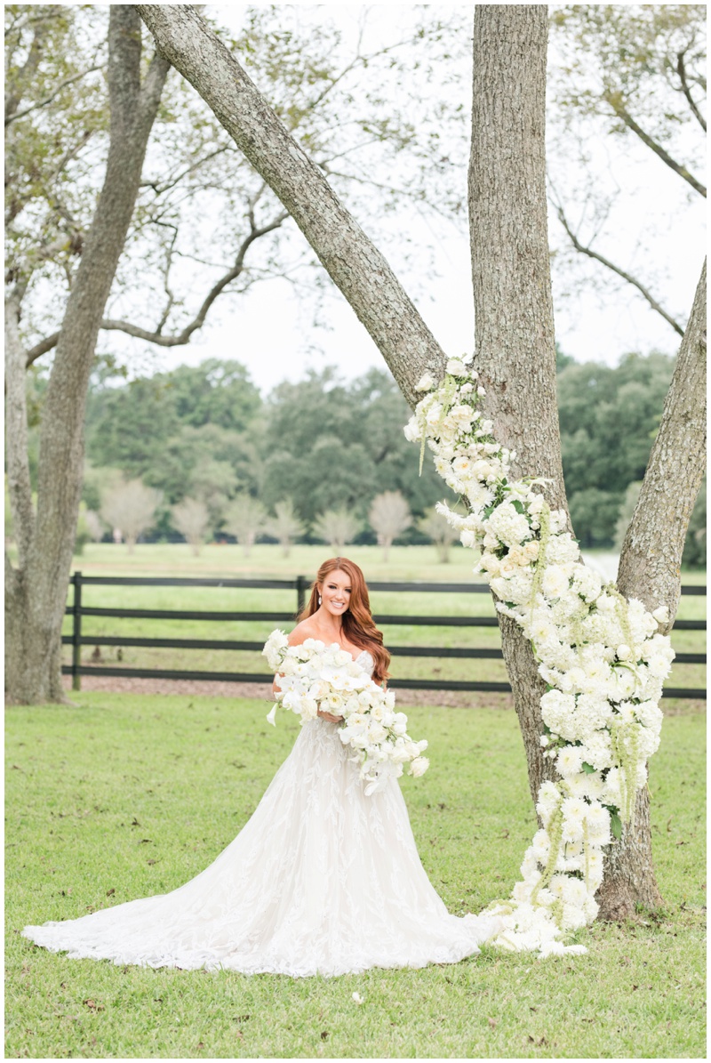 White out wedding at Sandlewood Manor in Tomball Texas