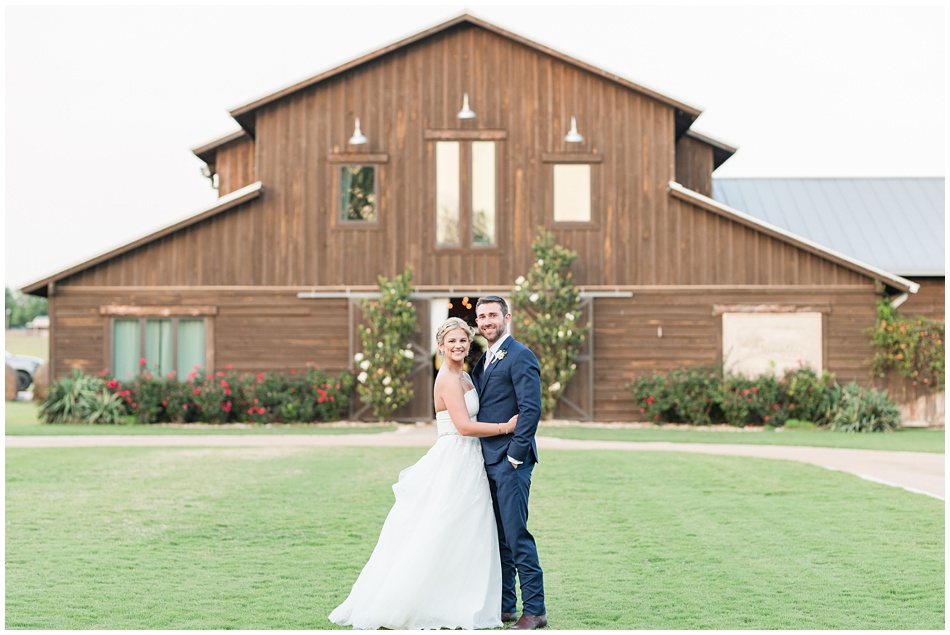 Lone Oak Barn wedding venue in Round Rock Texas