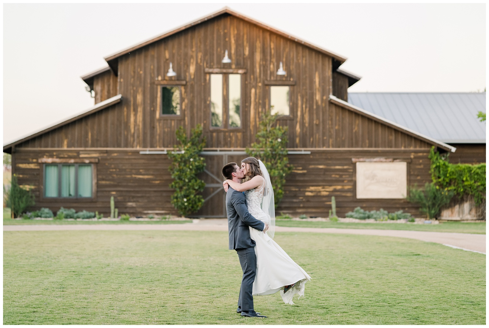 Lone Oak barn wedding venue in round rock texas