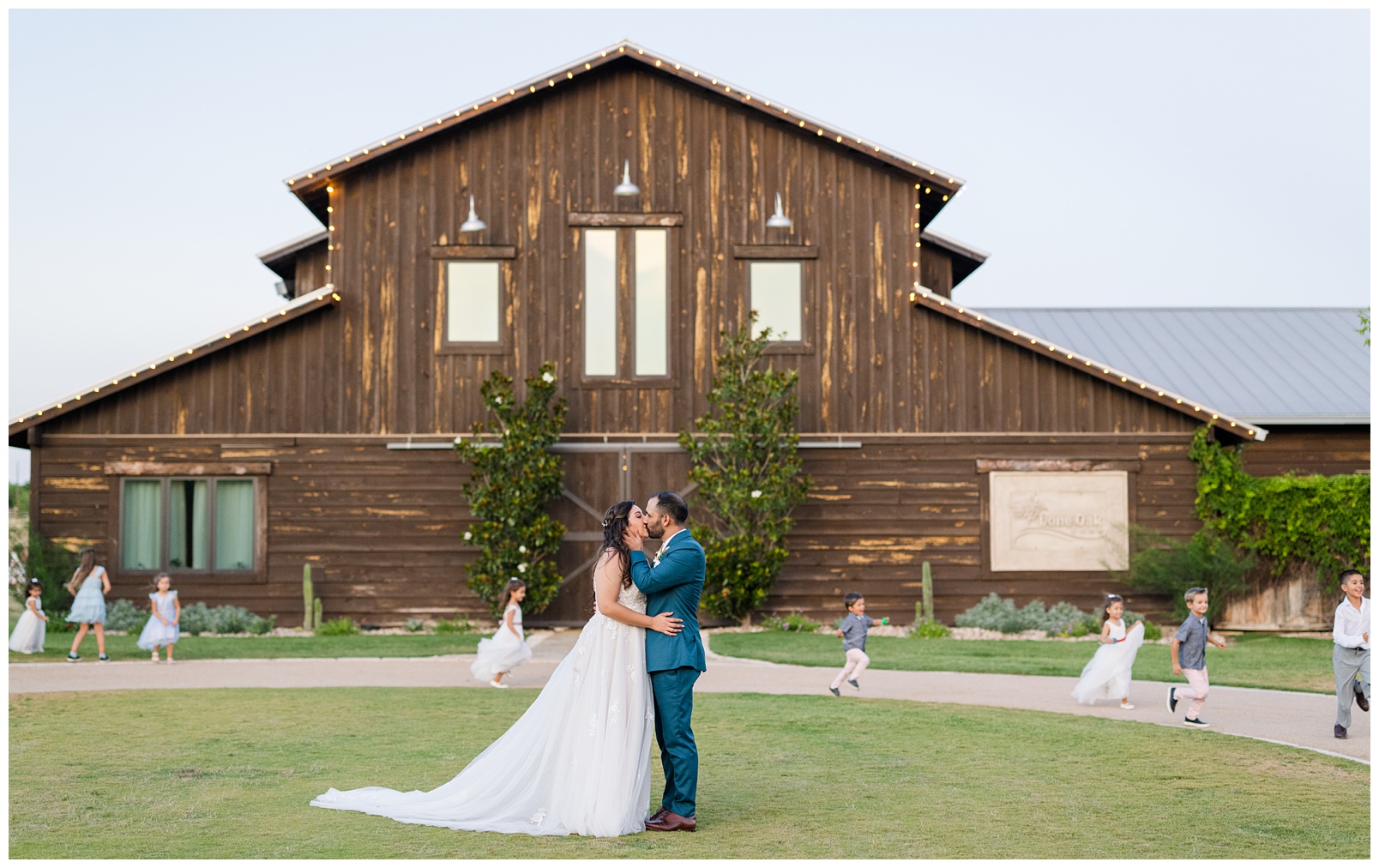 Lone Oak Barn Wedding Venue in Round Rock, Texas